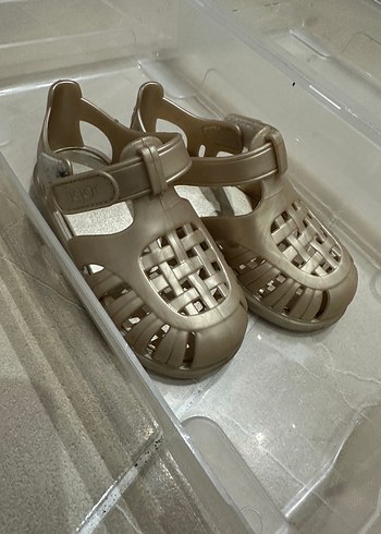 Kız Çocuk Bej Kauçuk cirtli Sandalet