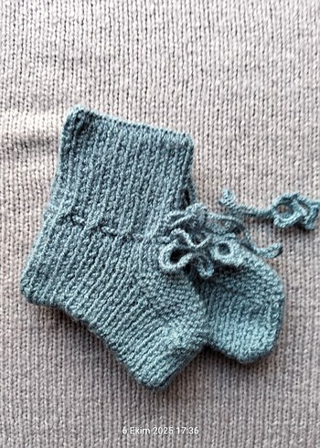 Renkli Erkek Bebek Örgü Patik - Görsel 3