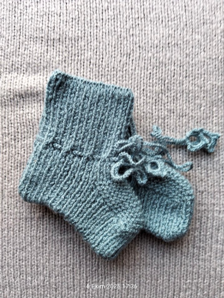 Renkli Erkek Bebek Örgü Patik - Görsel 3