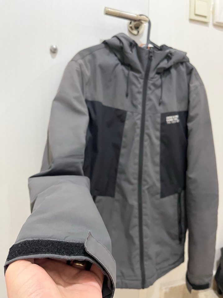 Gri Kapüşonlu Fermuarlı Erkek Mont - Görsel 2