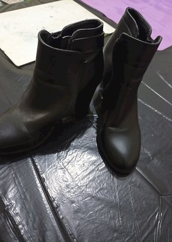 Siyah Deri Tokalı kalin Topuklu Kadın Bot - Görsel 2