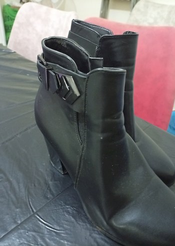 Siyah Deri Tokalı kalin Topuklu Kadın Bot - Görsel 7