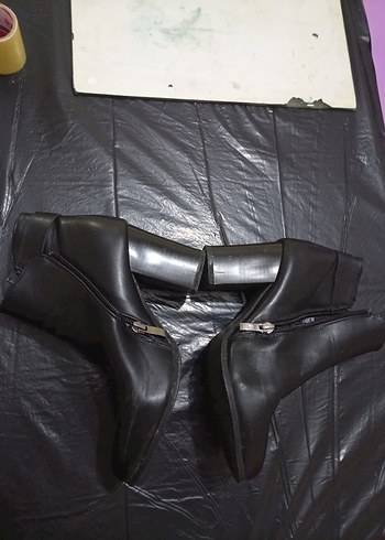 Siyah Deri Tokalı kalin Topuklu Kadın Bot - Görsel 4