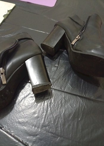 Siyah Deri Tokalı kalin Topuklu Kadın Bot - Görsel 3