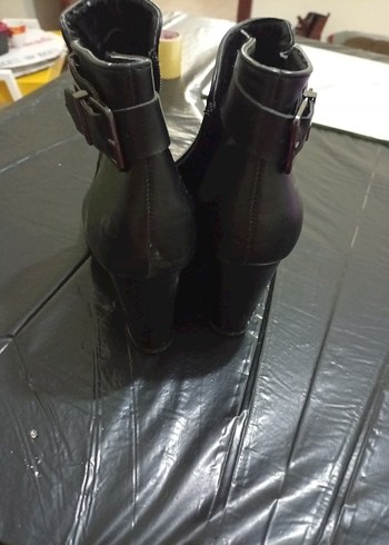 Siyah Deri Tokalı kalin Topuklu Kadın Bot - Görsel 6