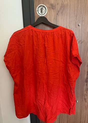 Kırmızı Keten V Yaka Kadın Bluz - Görsel 2