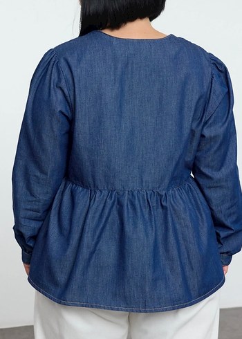 Koyu mavi bağlama detaylı büyük beden denim gömlek - Görsel 4