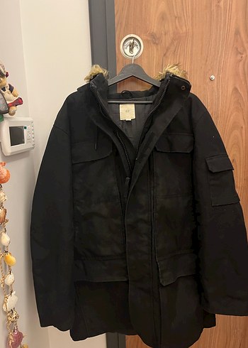 H&M Sokak Stili Siyah Cep Detaylı Erkek Mont - Görsel 3