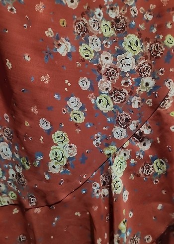 Volanlı, beli lastikli turuncu çiçekli  midi etek - Görsel 2