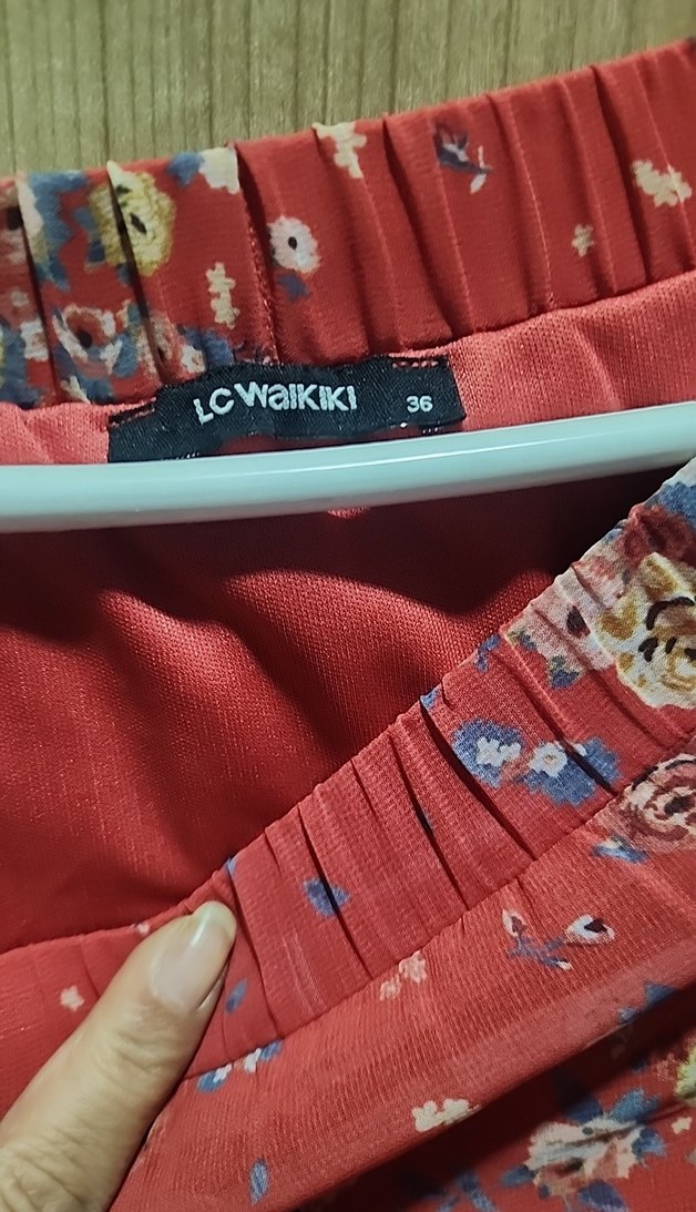 Volanlı, beli lastikli turuncu çiçekli  midi etek - Görsel 3