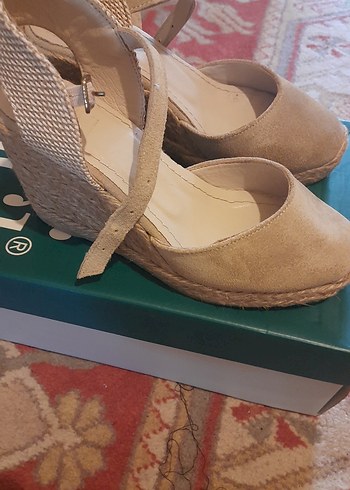 Bej Süet Dolgu Topuklu Kadın Ayakkabı - Görsel 2