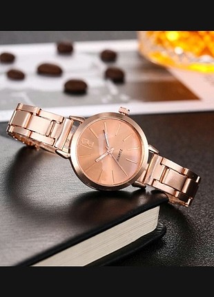 rose gold metal saat