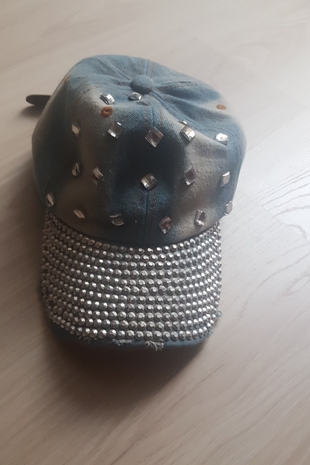 tasli sapka