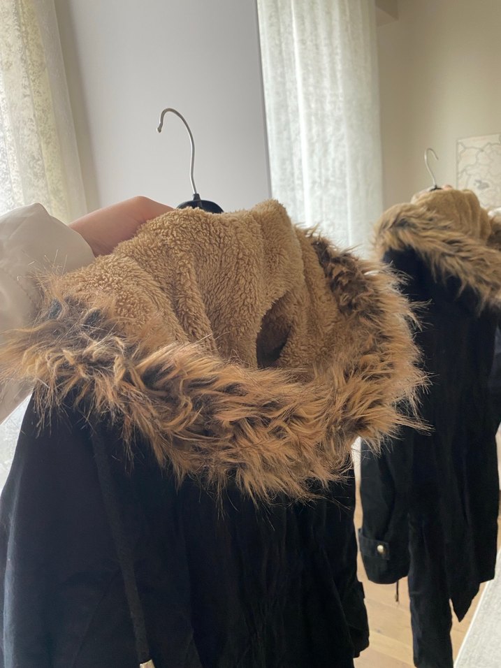 Siyah Kadın Kürklü Mont - Görsel 3