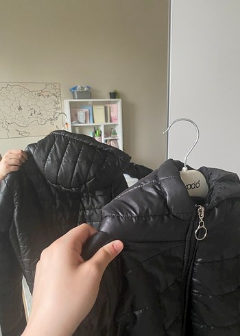 Siyah Kapüşonlu Fermuarlı Kadın Kışlık Şişme Mont - Görsel 3