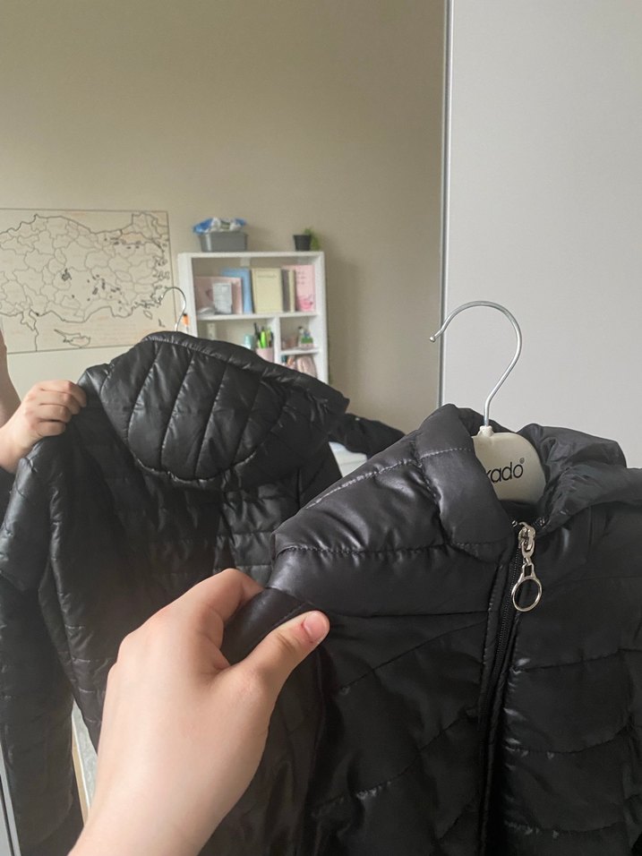 Siyah Kapüşonlu Fermuarlı Kadın Kışlık Şişme Mont - Görsel 3