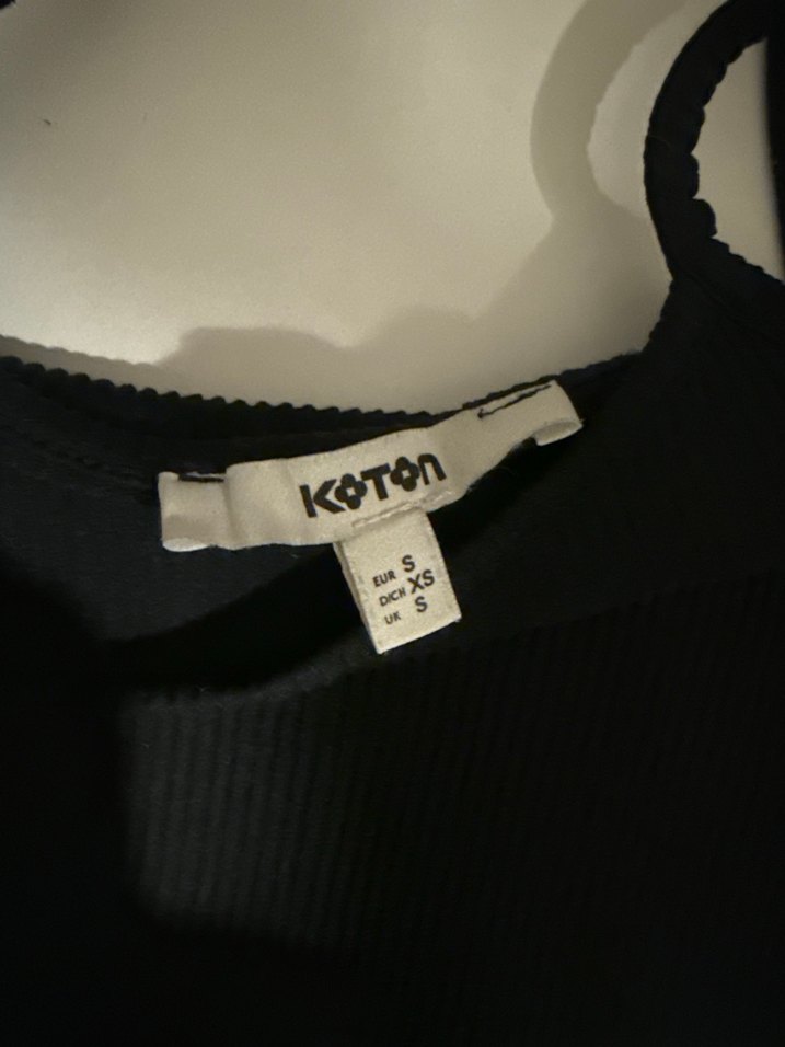 Siyah İnce Askılı Crop Top - Görsel 2