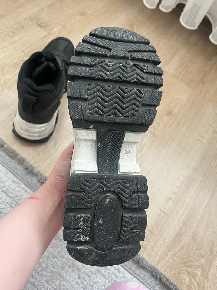 Siyah İnci Bağcıklı Kadın Spor Ayakkabı - Görsel 4