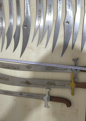 farklı boyutlarda kılıçlar standı mevcut - Görsel 3