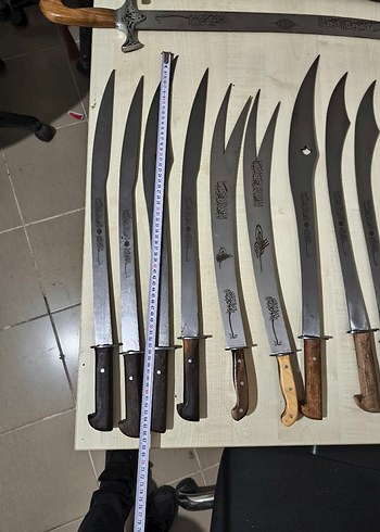 farklı boyutlarda kılıçlar standı mevcut - Görsel 6
