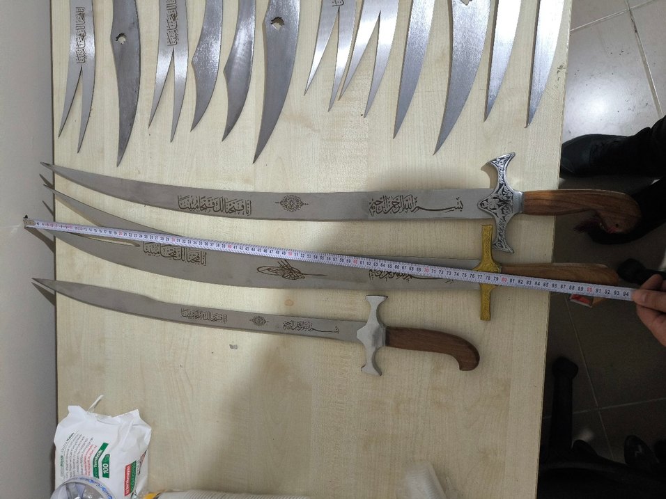 farklı boyutlarda kılıçlar standı mevcut - Görsel 2