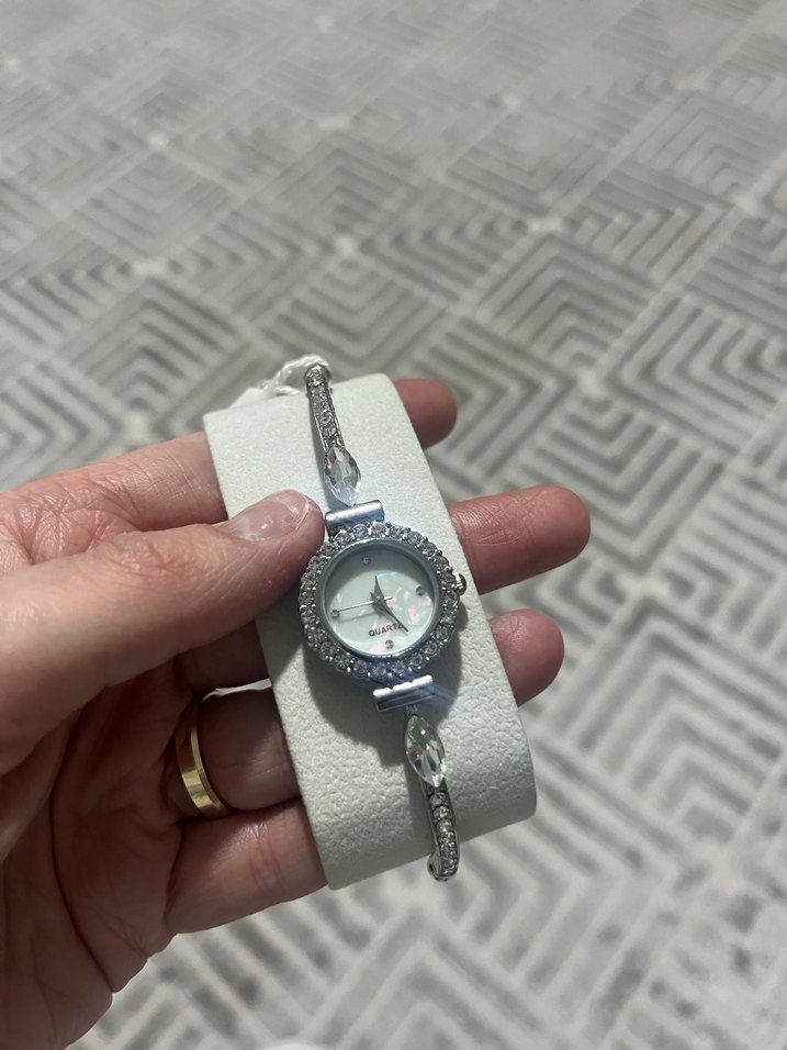 Beyaz Payetli Modern Klasik Kadın Saati - Görsel 4