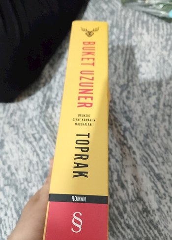 Buket Uzuner - Toprak Kitabı - Görsel 4