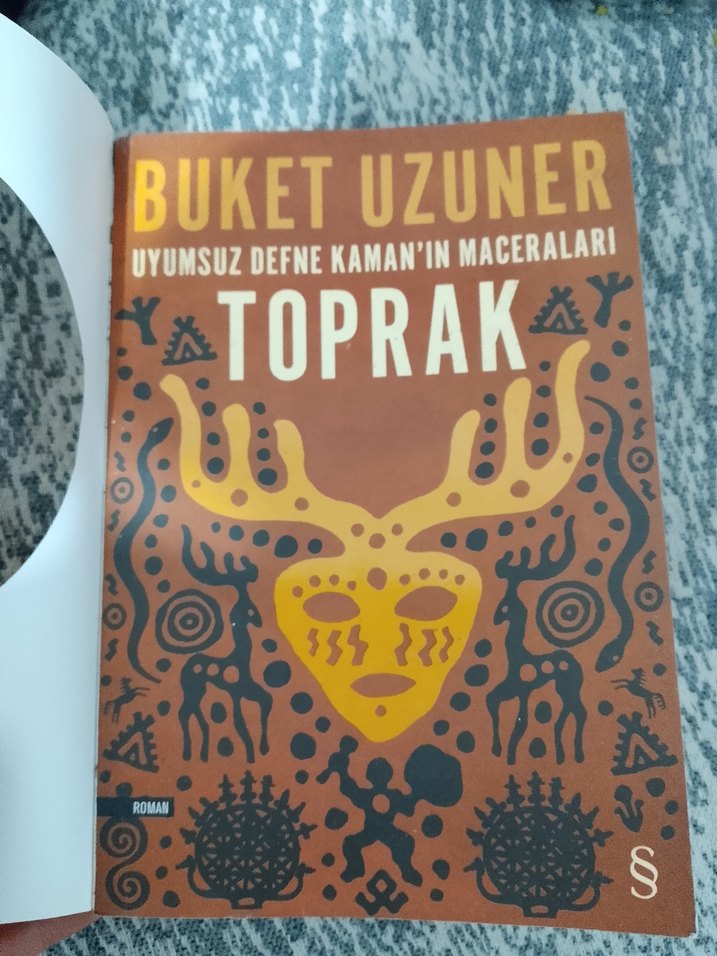 Buket Uzuner - Toprak Kitabı - Görsel 2
