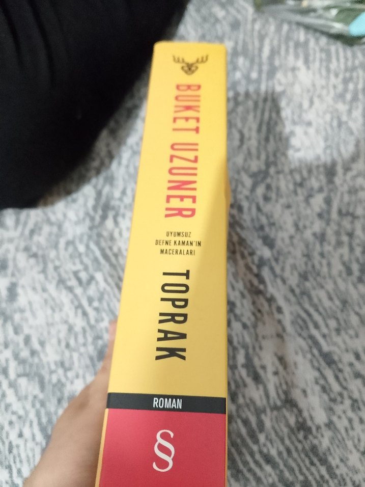 Buket Uzuner - Toprak Kitabı - Görsel 4