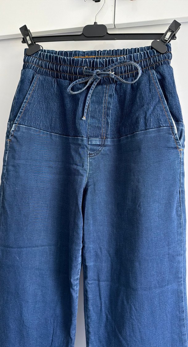 Koyu Mavi Rahat Kesim Denim Pantolon — görsel 2/7