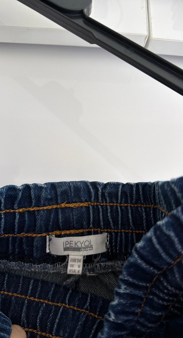 Koyu Mavi Rahat Kesim Denim Pantolon — görsel 3/7
