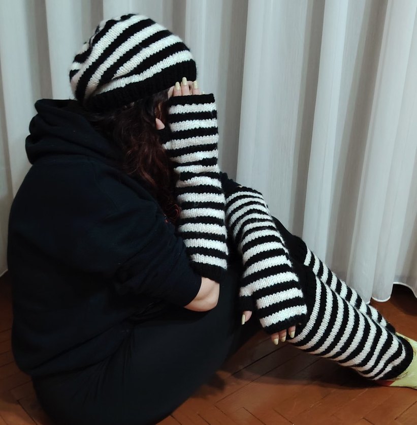 Siyah Beyaz Çizgili Örgü Kadın Eldiven-bere-tozluk takım - Görsel 2