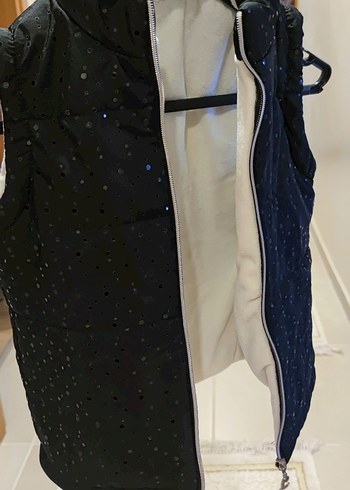 Siyah Fermuarlı Yelek - Görsel 3