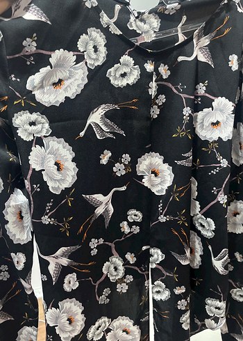 Siyah Çiçekli V Yaka Uzun Kollu Bluz - Görsel 3