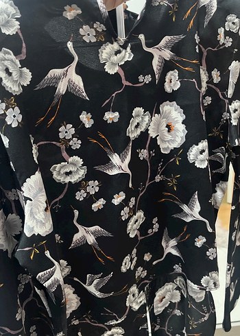 Siyah Çiçekli V Yaka Uzun Kollu Bluz - Görsel 4