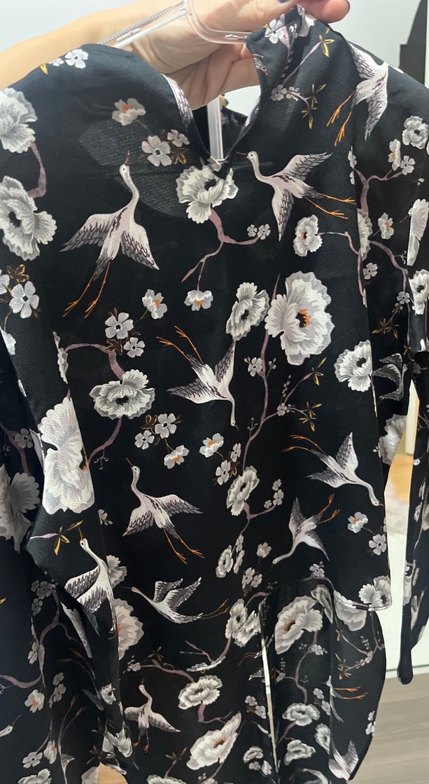 Siyah Çiçekli V Yaka Uzun Kollu Bluz - Görsel 4