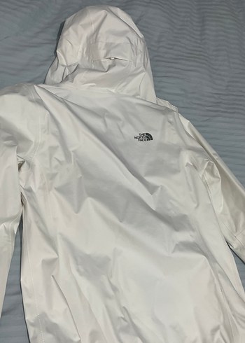 Orjinal The North Face Beyaz Kapüşonlu Yağmurluk - Görsel 4