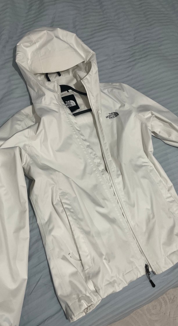 Orjinal The North Face Beyaz Kapüşonlu Yağmurluk - Görsel 2