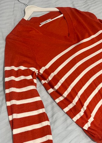 V Yaka Çizgili Kadın Triko Kazak - Görsel 2