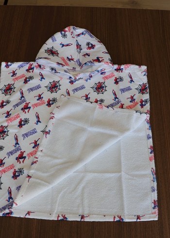 Çocuklar için Renkli Baskılı Kapüşonlu Bornoz - Görsel 2