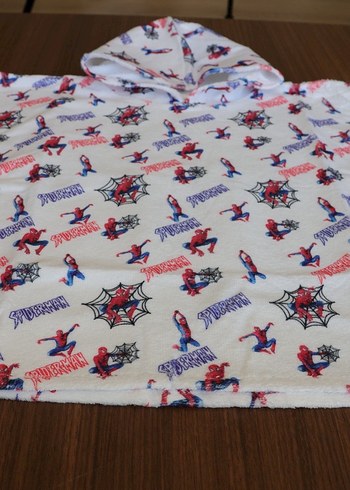 Çocuklar için Renkli Baskılı Kapüşonlu Bornoz - Görsel 3