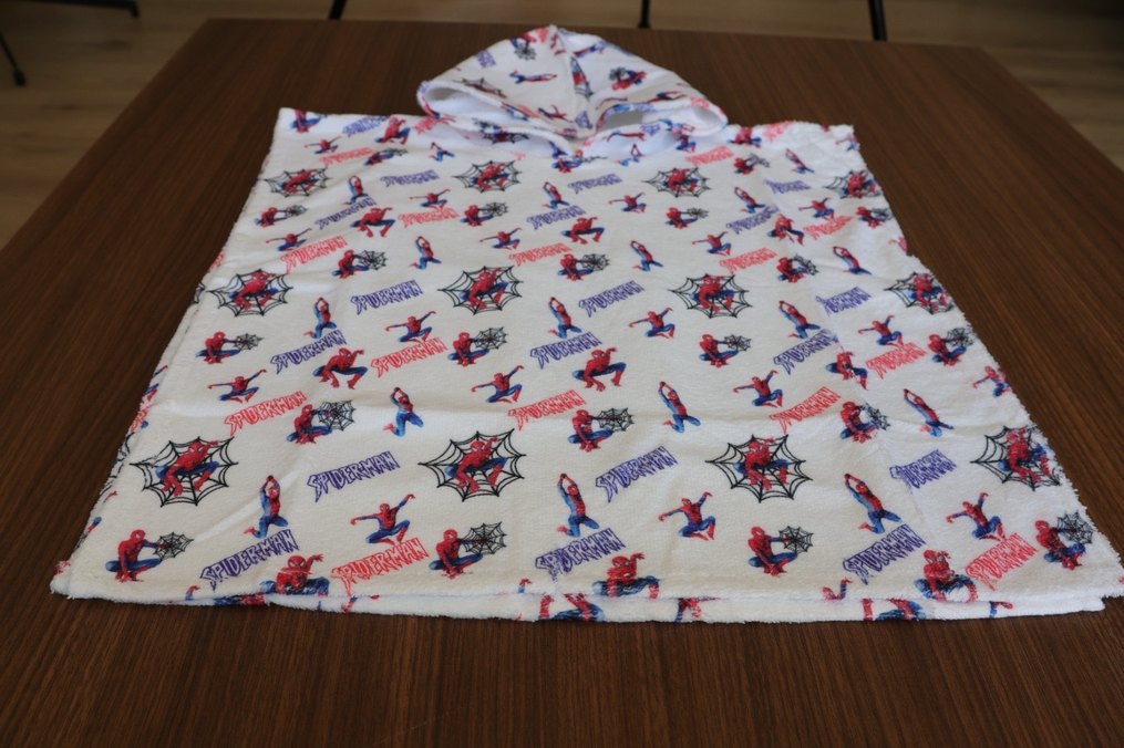 Çocuklar için Renkli Baskılı Kapüşonlu Bornoz - Görsel 3