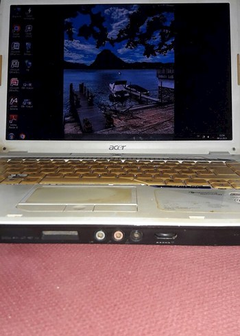 Acer Dizüstü Bilgisayar.z tuşunu n üstü kirik. - Görsel 2