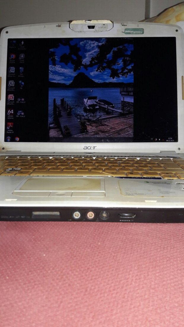 Acer Dizüstü Bilgisayar.z tuşunu n üstü kirik. - Görsel 2