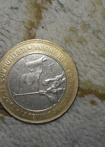 Altın Renkli Türkiye Rozeti - Görsel 2