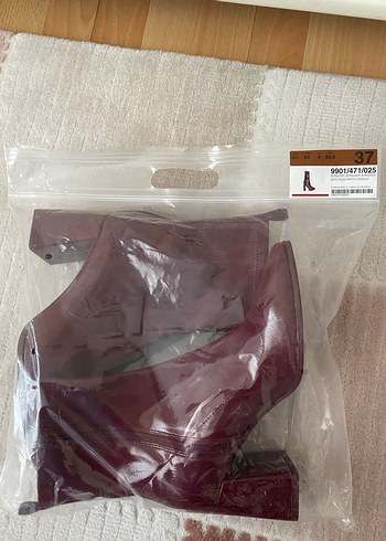 37 Beden bordo Renk Stradivarius Bordo Topuklu Kadın Bot