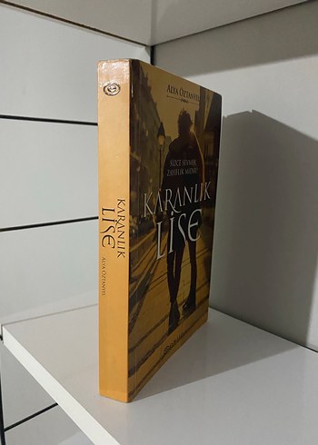 Beden Renk Karanlık Lise - Alya Öztanyel