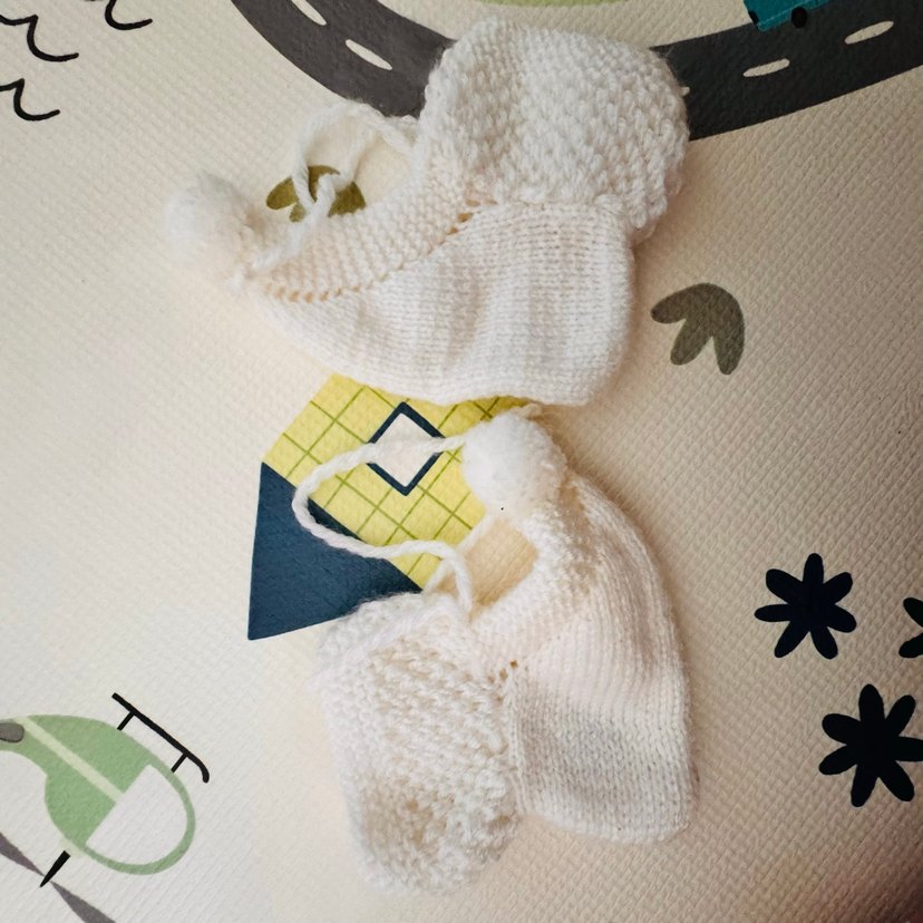 Kız Çocuk Beyaz İşlemeli Örgü Hırka - Görsel 3