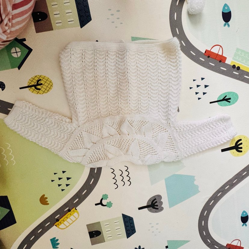 Kız Çocuk Beyaz İşlemeli Örgü Hırka - Görsel 2