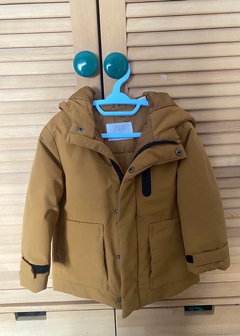 Zara Mont